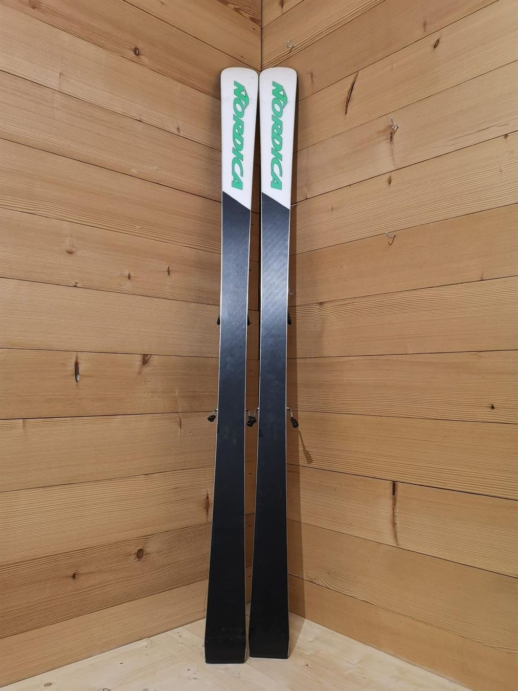 Nordica Skis: Nordica, Ski, Dobermann GSJ, 149cm – Gebraucht aus Schwarzsee von Sidecut 2