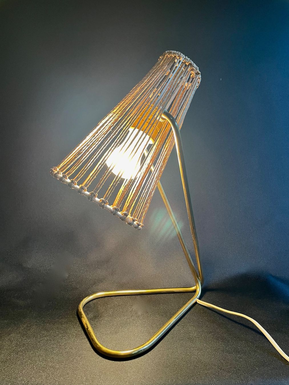 Lampade: Lampe de table, par Rupert Nikoll, Vienne, année 1960 – Usato da Prez vers Siviriez venduto da Mistinguette 3
