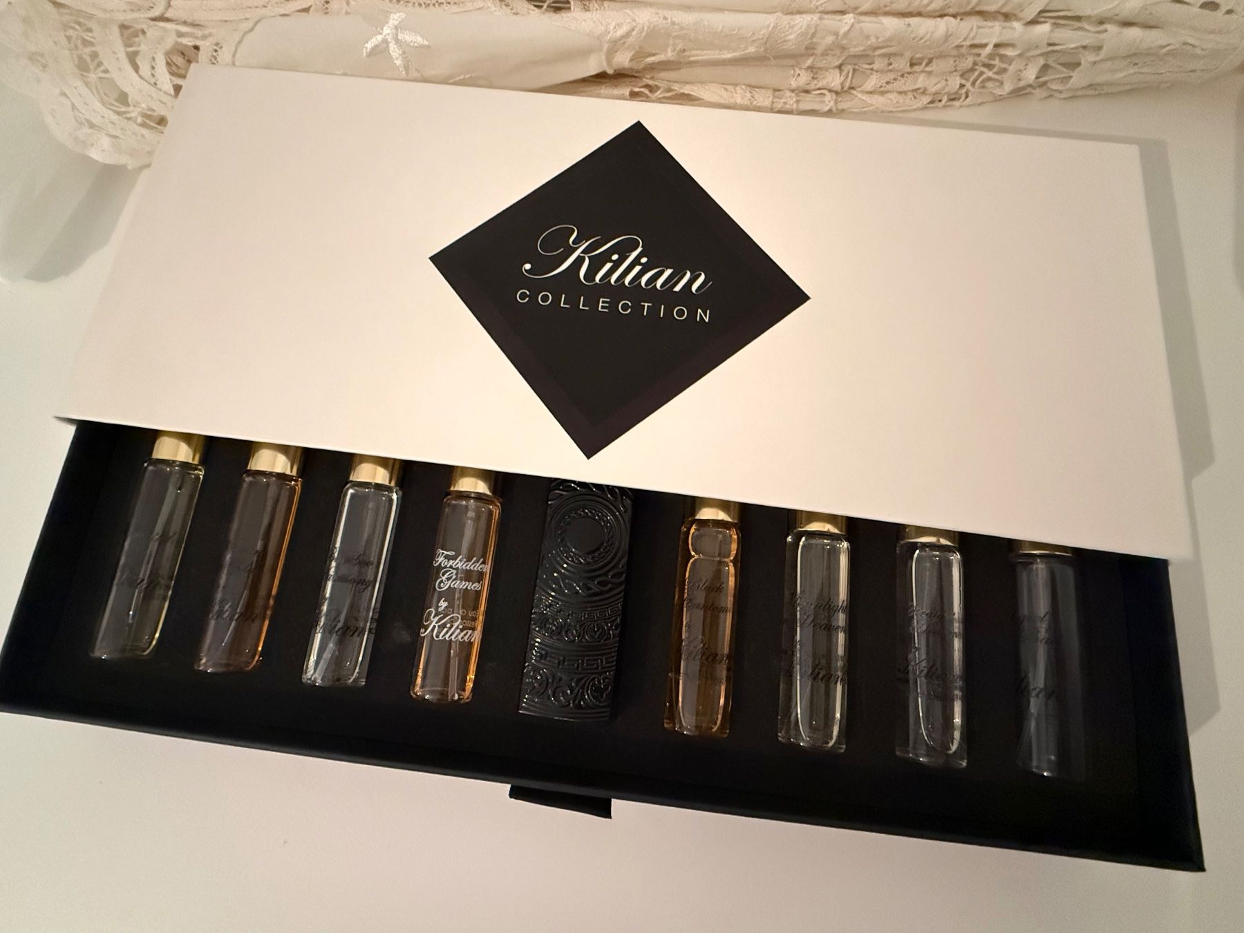 Kilian Profumi & Eau de Toilette: Kilian Discovery Set, 8 x 7.5ml – Usato da Altendorf venduto da Elenaneagu22