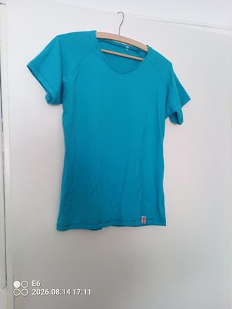 Türkisfarbenes Shirt