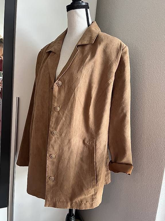 Giacche: HELLBRAUNE WILDLEDERJACKE MIT KNÖPFEN – Usato da Urdorf venduto da Marybyii 1