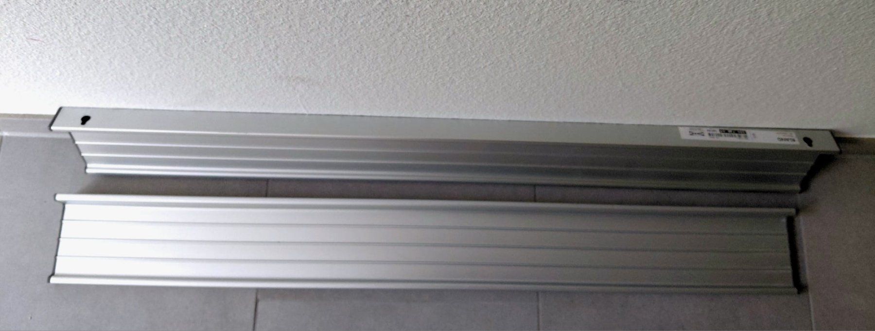 Regale: 2 IKEA Klang Bilderleisten in Aluminium – Gebraucht aus Sursee von Benevol