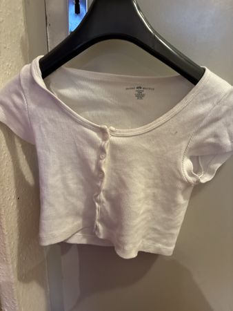 Crop top blanc avec boutons - Style d'été!