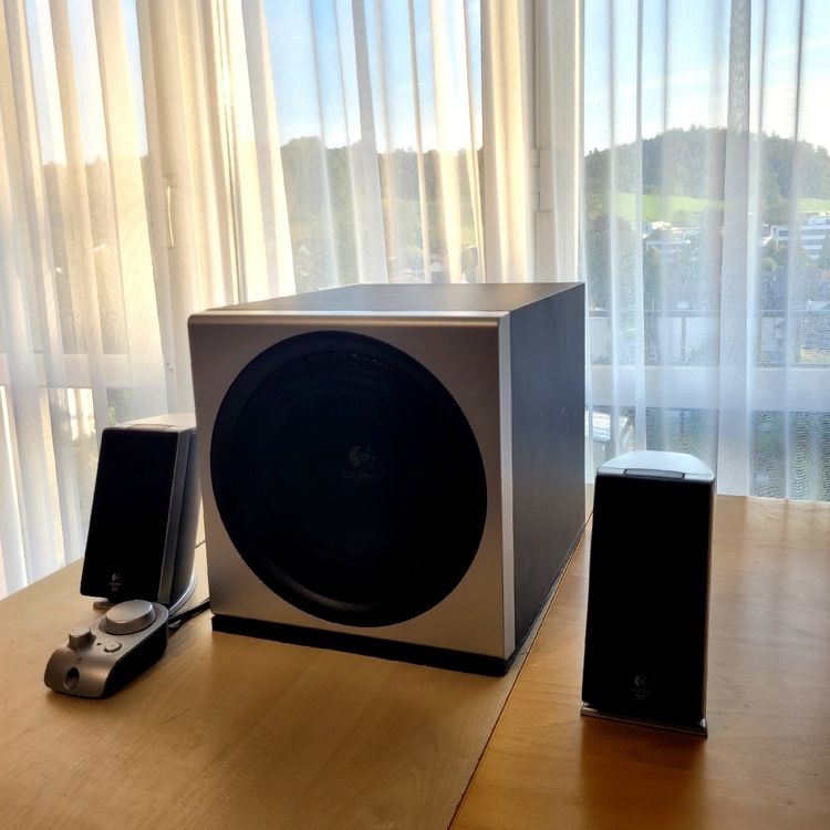 Elegantes Subwoofer Mit Lautsprecher Bild