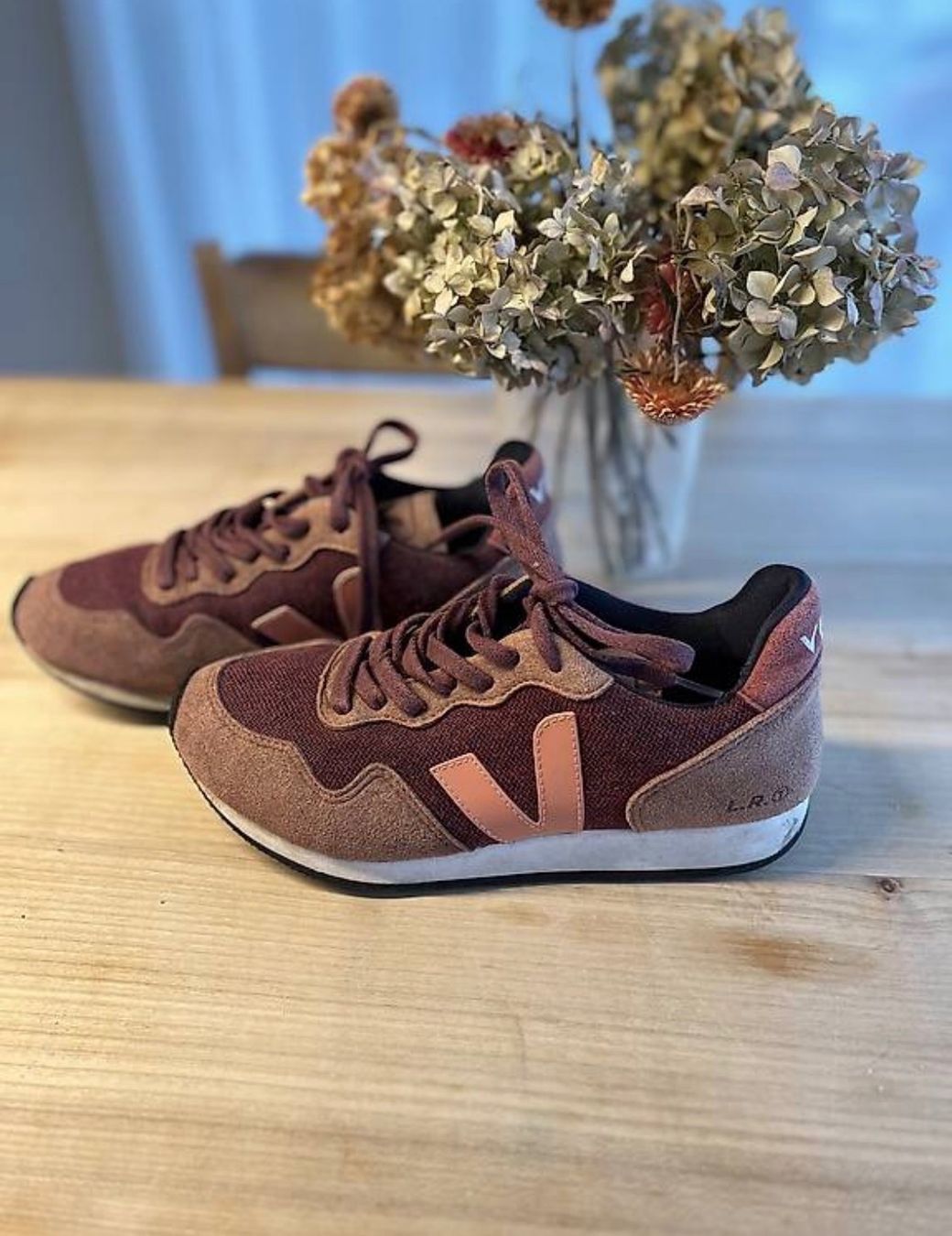 Veja Scarpe da donna: Veja Schuhe Gr 37 – Usato da Windisch venduto da led_pz9t
