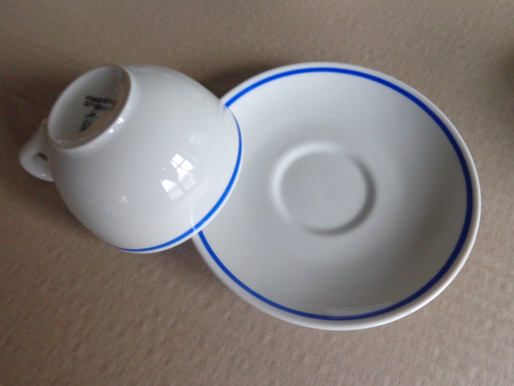 Set di piatti: Kaffee Geschirr Teller und Tassen mit Muster blau – Usato da Liestal venduto da Gecko16 2