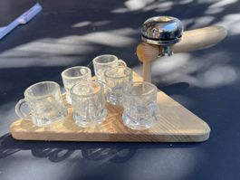 Schnapsset Holzbrett mit Glocke und 6 Gläsern unbenutzt