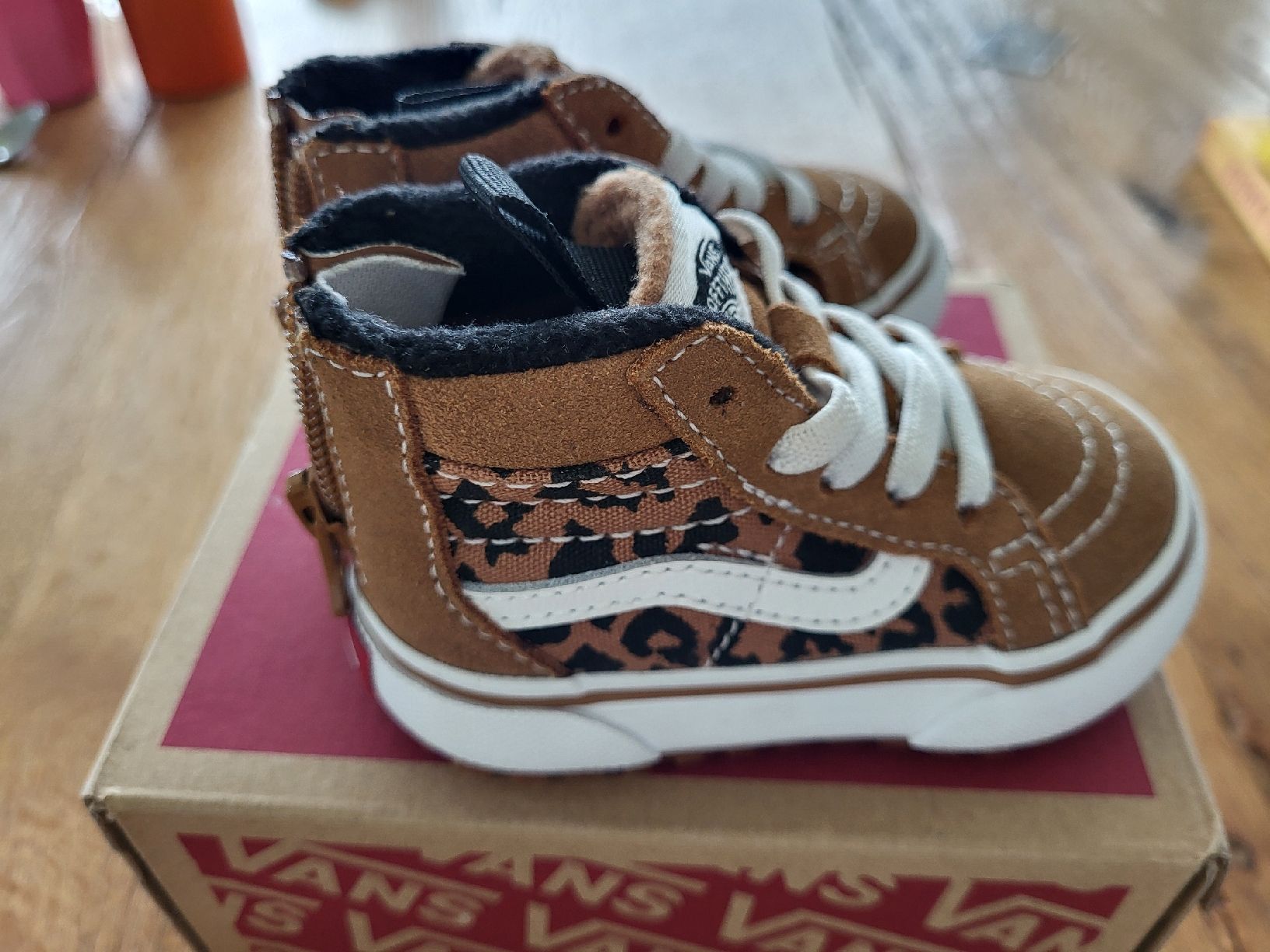 Vans Scarpe da uomo: Vans Leopard Braun, Grösse 19, Neu! – Nuovo (secondo la descrizione) da Rottenschwil venduto da stejung 1