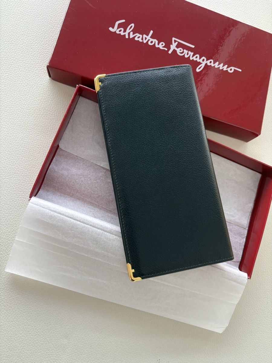 Salvatore Ferragamo Portafogli: Salvatore Ferragamo wallet ,original ,new ,leather – Nuovo (secondo la descrizione) da Lausanne venduto da oyu_hgg5 2