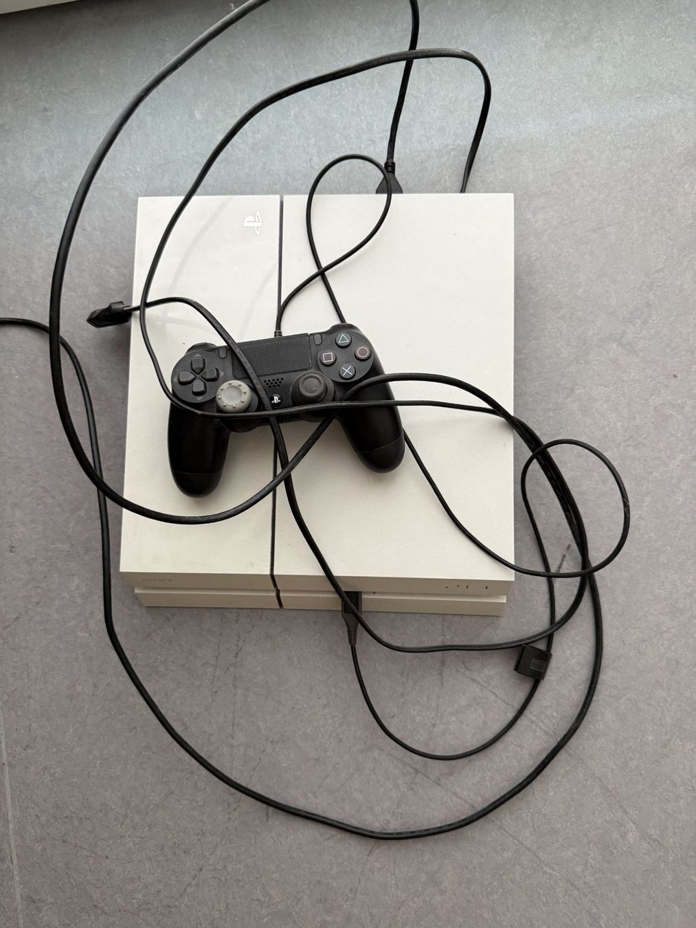 Sony Consoles: Sony Playstation 4 (PS4) – D'occasion à Fällanden par Roli12 1