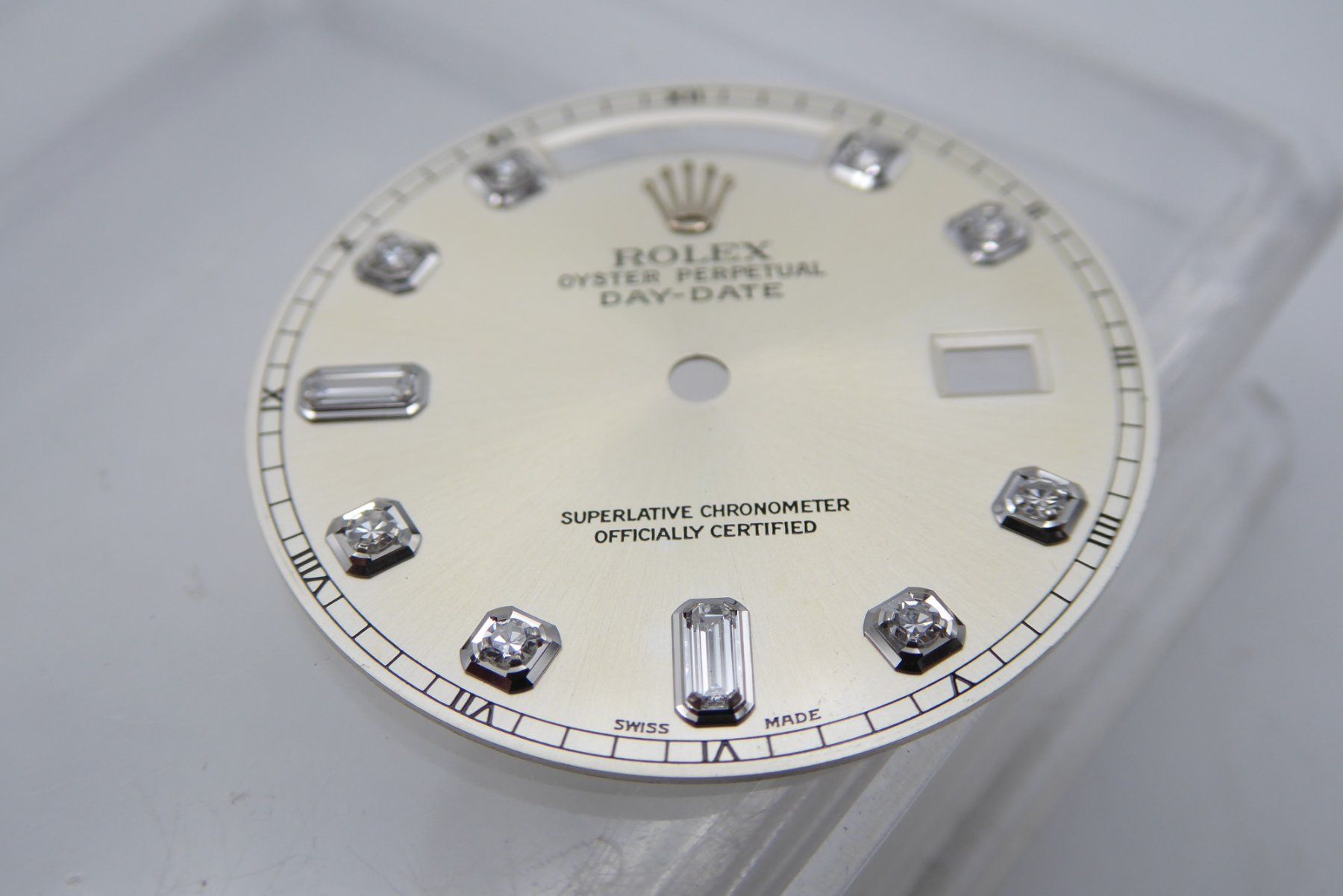 Rolex Orologi: Rolex Day-Date 36mm silver diamond dial Index 118239 – Nuovo (secondo la descrizione) da Geneve venduto da adr_xk6n 5