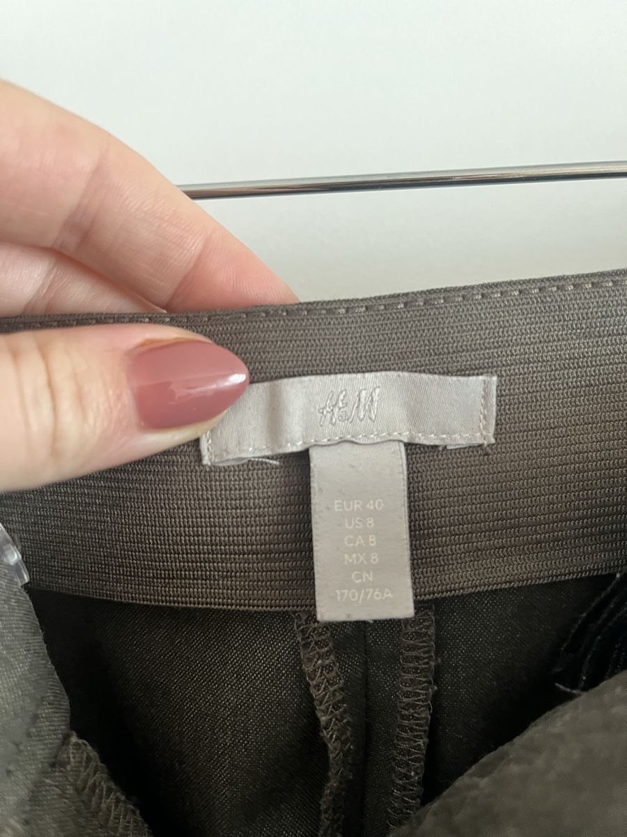 H&M Pantaloni: Schicke graue Stoffhose – Usato da Zürich venduto da Lelillemore 2
