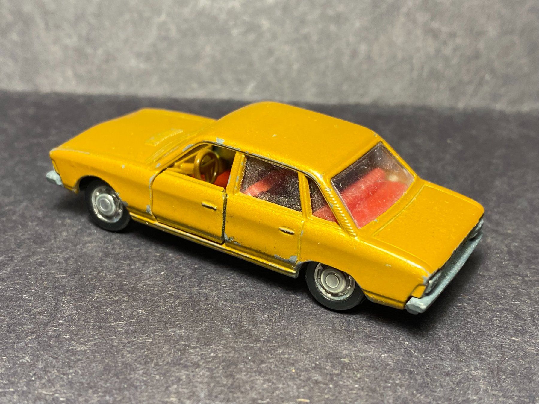 Schuco Modellini d'auto: Schuco VW K70 Modellauto 1:66 – Usato da Spiez venduto da Mlandcruiser 2