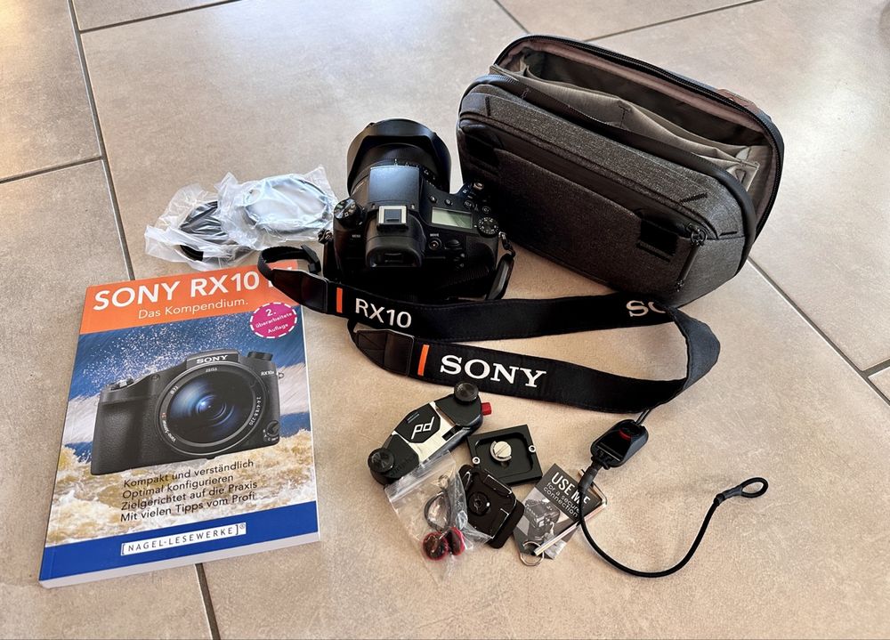 Wenig gebrauchte, 5- jährige Sony RX 10 IV mit viel Zubehör! (Gebraucht ...