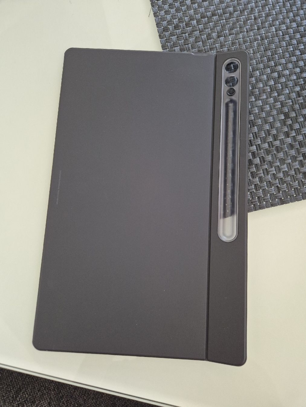 Samsung Covers & Borse: Galaxy Tab S9 Ultra - Tri-fold Smart Case black, new – Nuovo (secondo la descrizione) da Delémont venduto da blabla90 2