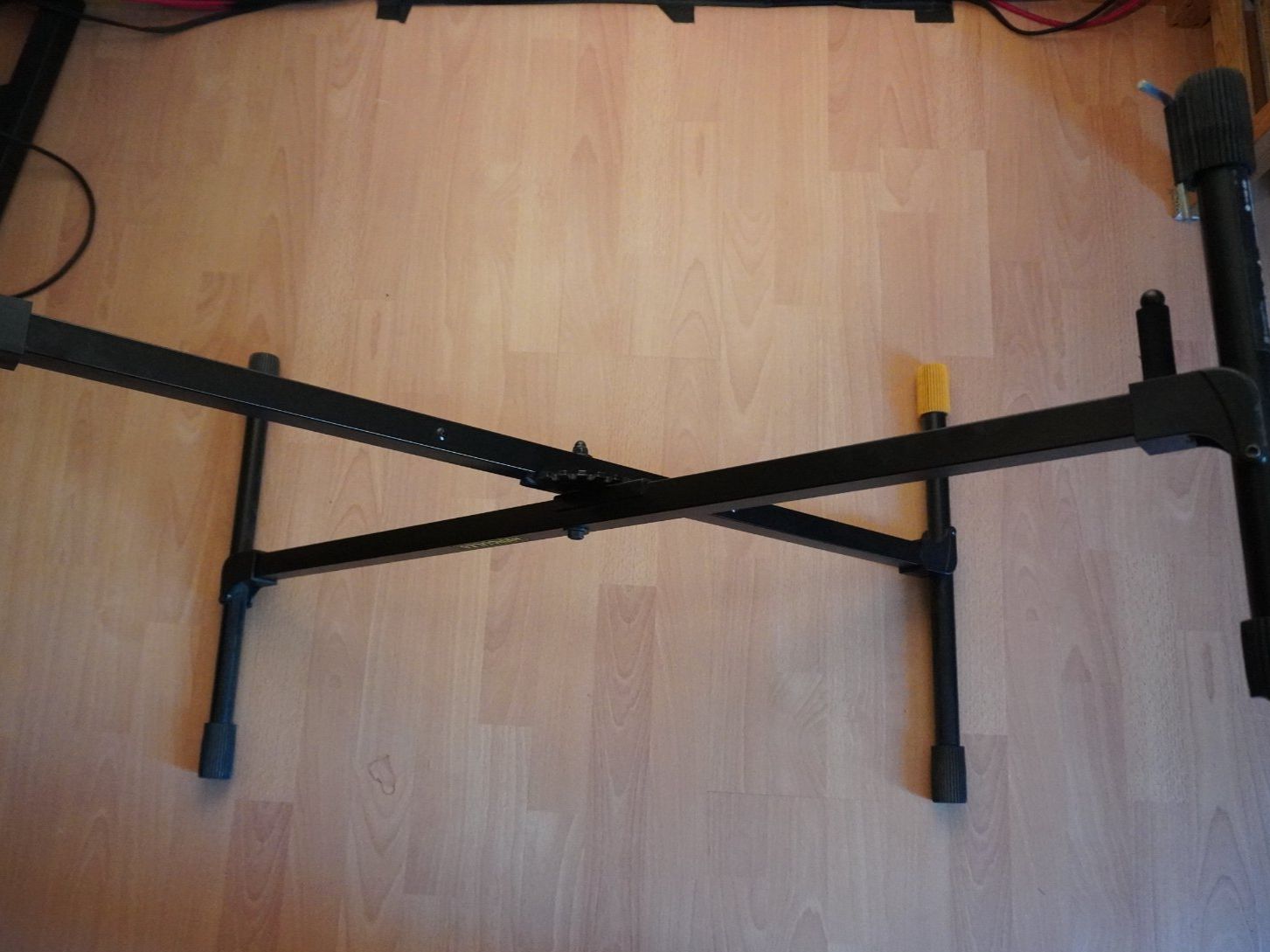 Hercules Supporti per strumenti musicali & leggii: Hercules Stand Keyboard – Usato da Luven venduto da mat_6gx6