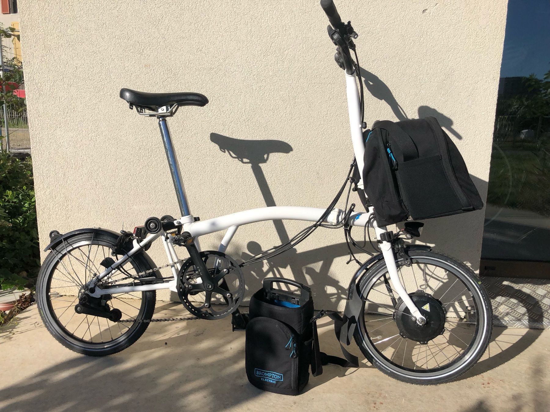 Brompton Biciclette: Vélo Brompton électrique pliable C line 6 vitesses – Usato da Meyrin venduto da jul_h8zj
