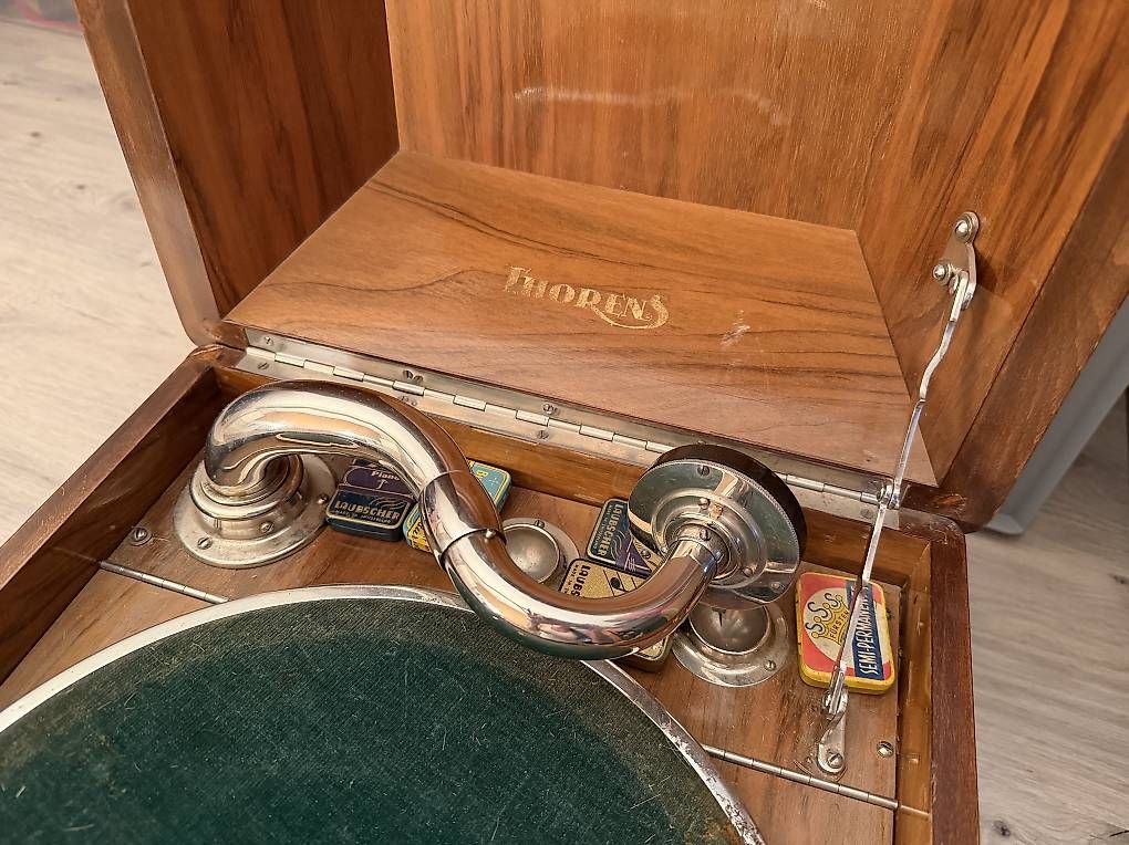 Thorens Giradischi: Guterhaltenes Grammophon – Usato da Häggenschwil venduto da _kick 4