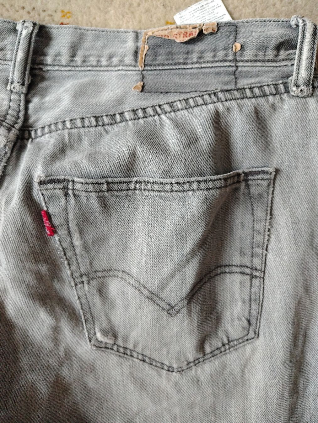 Levi's Jeans: Levi's Jeans Hellgrau W33 L32 – Usato da Bern venduto da jkn_mw8c 1