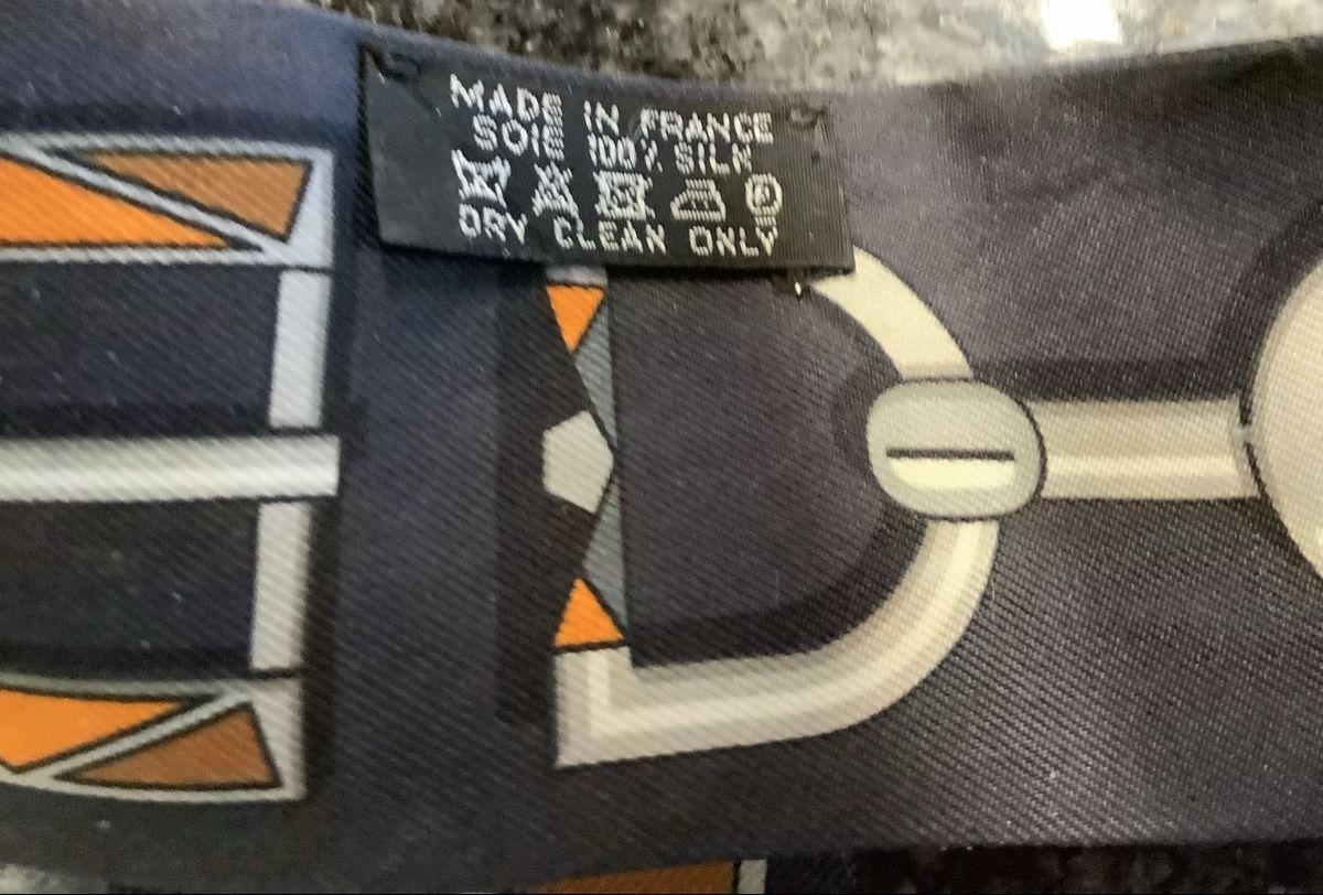 Hermès Foulard & Sciarpe: Hermès Twilly Seidentuch Grau Orange  – Usato da Biel-Benken BL venduto da Lanma 2