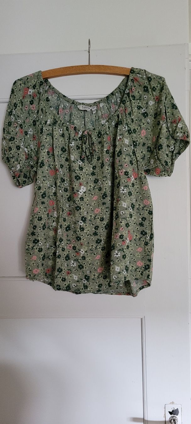Camicette: Sommerliche Bluse mit Blumenmuster, Grösse M, Top Zustand – Usato da Neftenbach venduto da lifestyle_tp5m