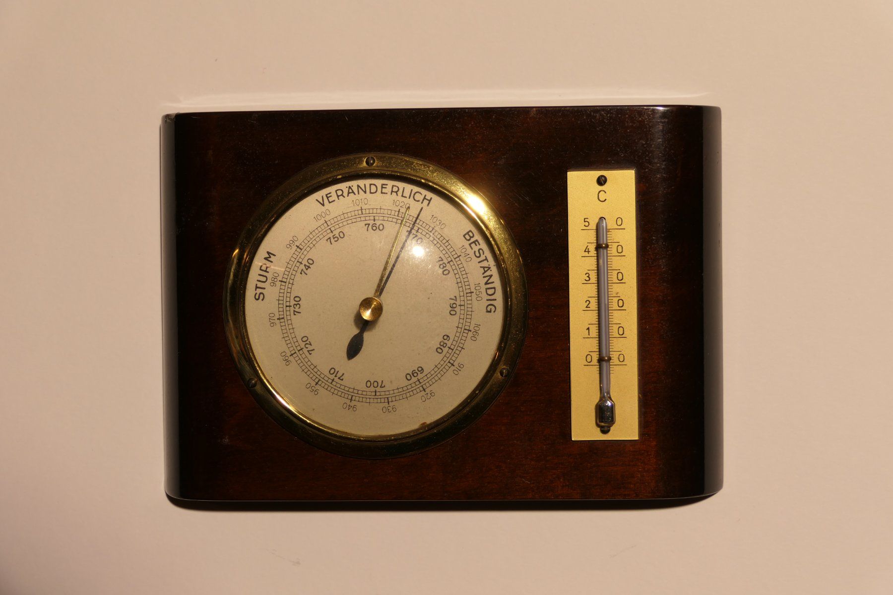 Sonstige antike Technik & Geräte: Vintage Barometer mit Thermometer auf Holz – Gebraucht aus Greifensee von Freakler