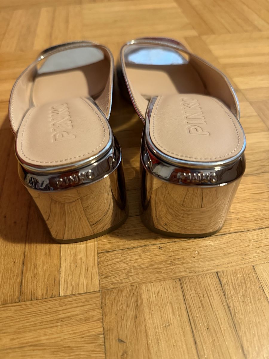 Pinko Scarpe da donna: Pinko Kai Silver Sandals 39 NEW!!! – Nuovo e nell'imballaggio originale da Basel venduto da Dencag 2