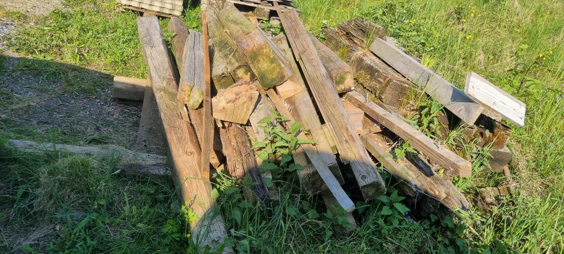 Articoli in legno: Alte Holz Balken/Eisenbahnschwellen – Usato da Grossdietwil venduto da GNOM313 3