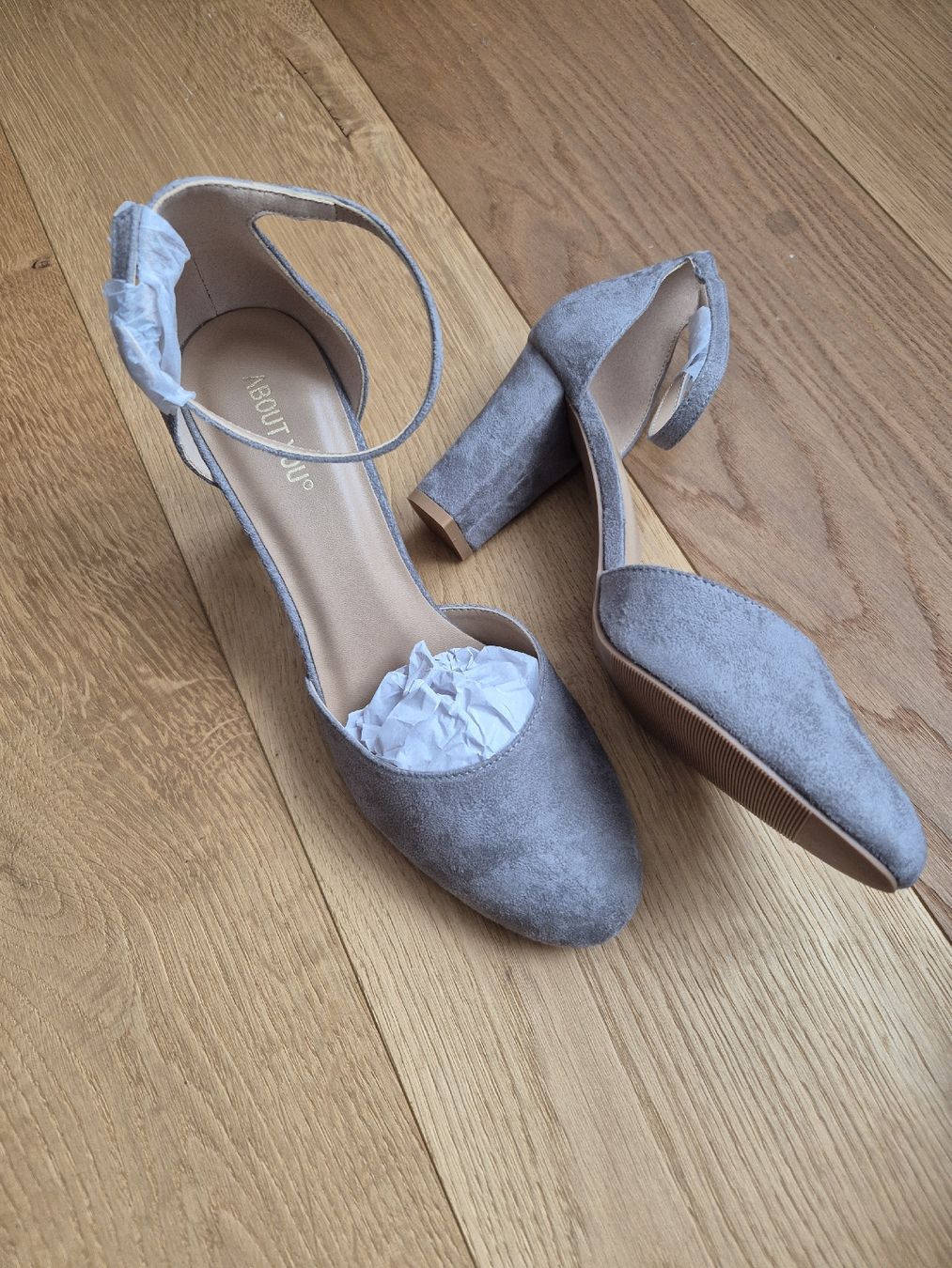 Scarpe da donna: Graue Pumps EVA, Grösse 40 – Nuovo e nell'imballaggio originale da Schwarzenburg venduto da Esja02