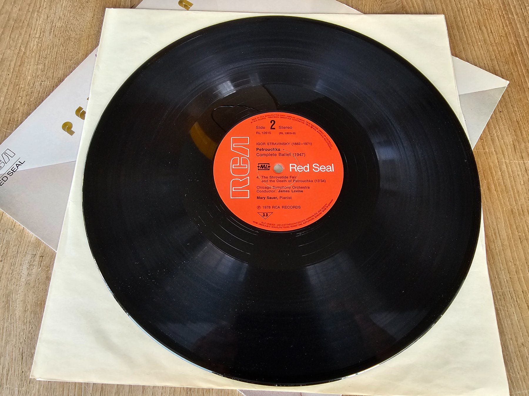 Dischi in vinile: Igor Stravinsky James Levine  Petrouchka Complete Ballet 47 – Usato da Nottwil venduto da Wondewa-Shop 4