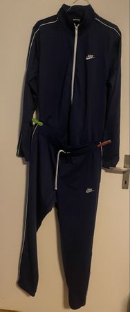 Nike Trainingsanzug, Navy mit weissen Streifen, Grösse L