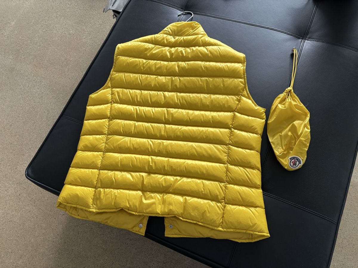 Moncler Gilets & Westen: Neu! Moncler Weste Liane – Neu (gemäss Beschreibung) aus Biel/Bienne von Eiskristall08 2