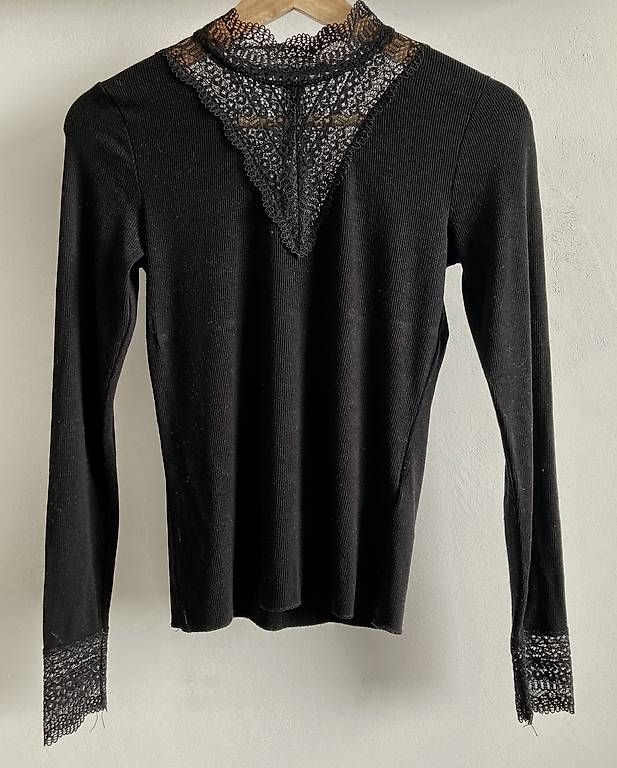 Top: ONLY Langarmshirt mit Spitze XS – Usato da Bellach venduto da lia_26tj
