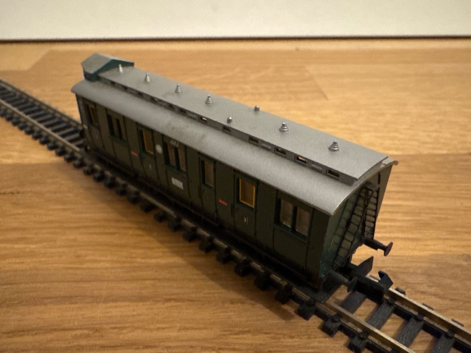 Arnold Trains électriques: Arnold 3046 Abteilwagen 3.Klasse mit Bremshaus – Neuf (Voir description) à Schlierbach par Look8 1