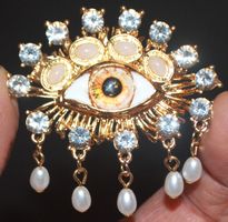 Brosche L-6979 – Auge – Strass – 5,6 x 5,9 cm