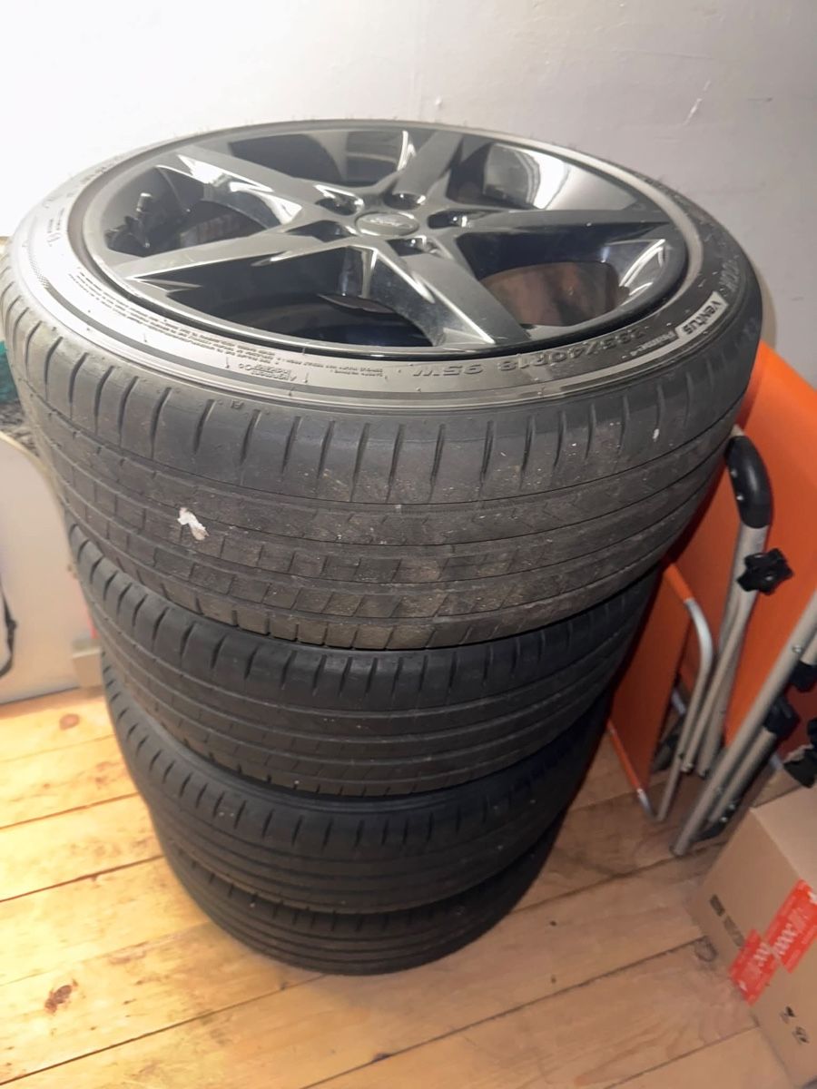Ford Pneus & Kompletträder: Ford Focus Felgen mit Sommerreifen 235/40 R18 – Gebraucht aus Zuzwil SG von sukraM73 1