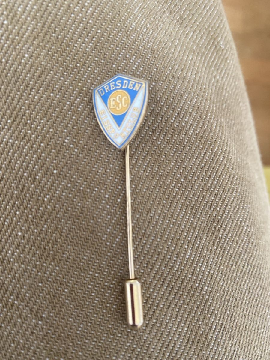 Placchette & Badge: ESC Dresden Anstecknadel Eishockey – Usato da Zürich venduto da Manuelemilie 1