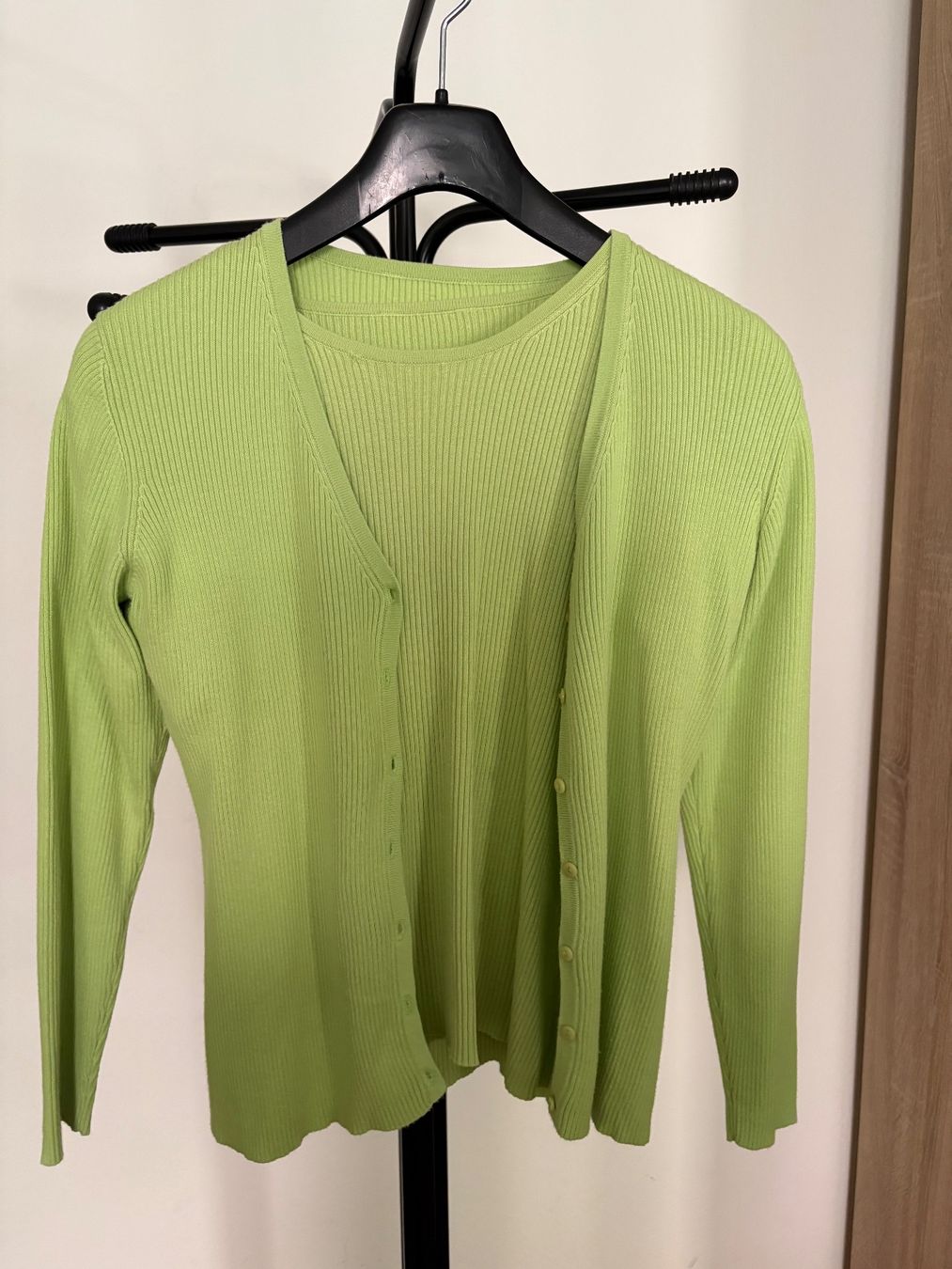 Lotti di vestiti: Jacke und T-Shirt – Usato da Zürich venduto da luc_2t2q 3