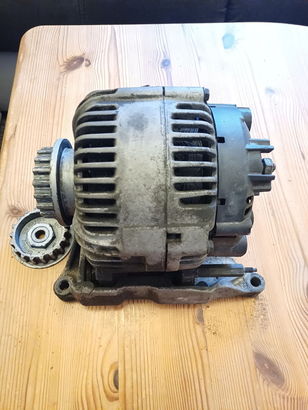Volkswagen Tutti pezzi di ricambio auto: Alternator, Lichtmaschine VW T5 Multivan 2003-2009 Gebraucht – Usato da Domat-Ems venduto da Waterbikes