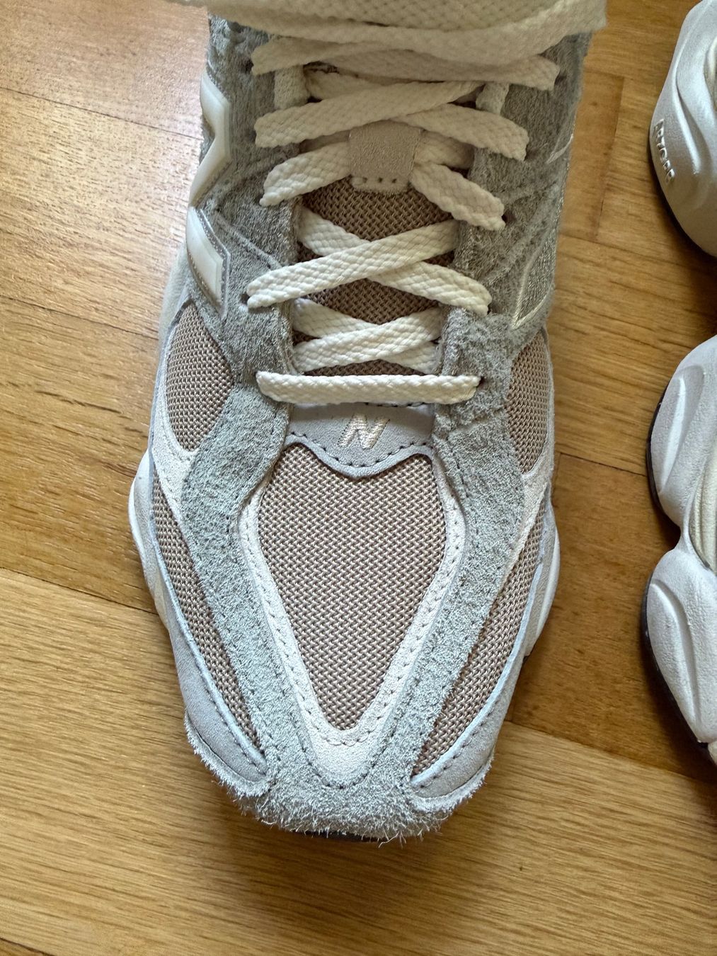 New Balance Scarpe da uomo: New Balance 9060 – Nuovo (secondo la descrizione) da Basel venduto da hiu_y2cd 2