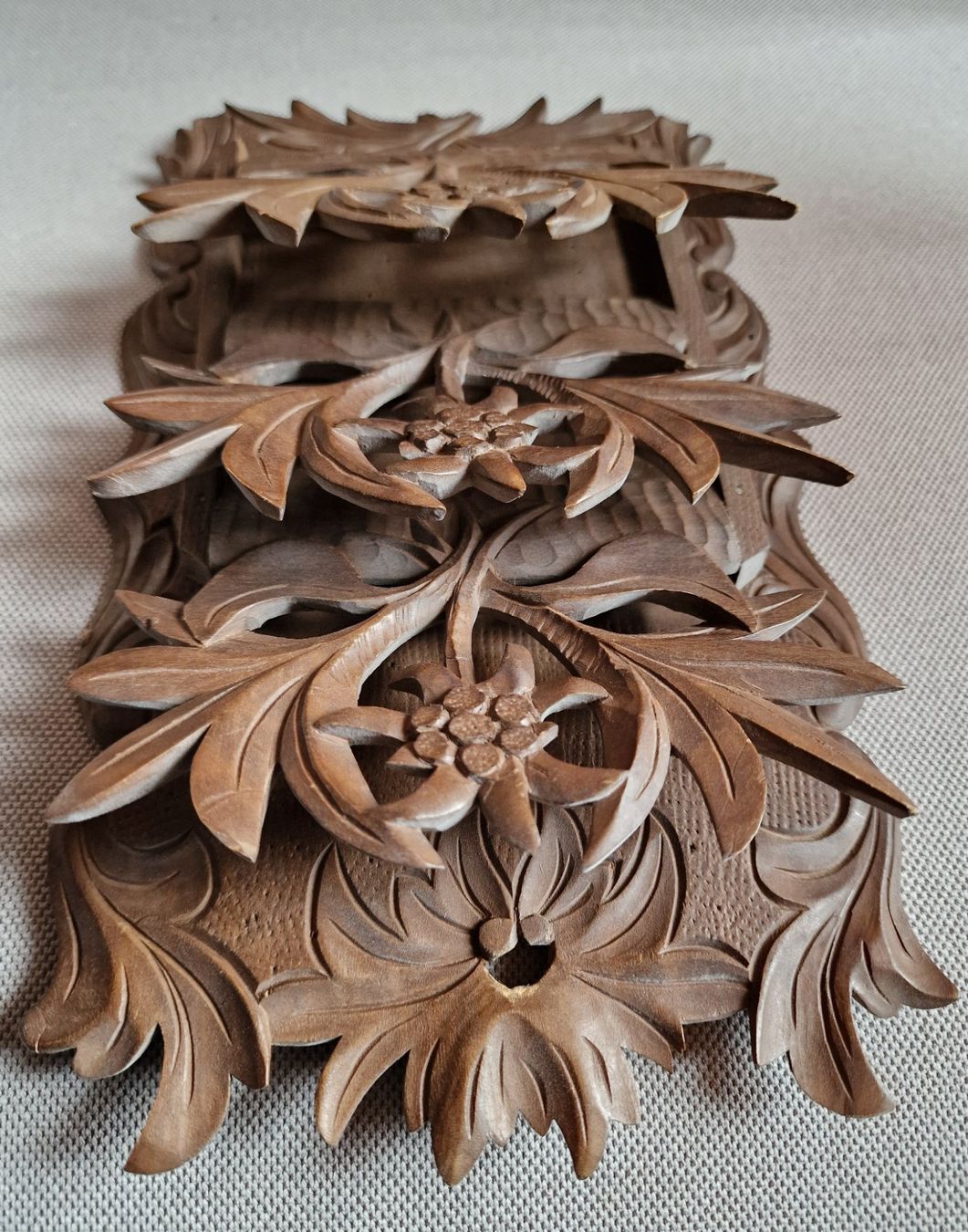 Allestimento di negozi e stand fieristici: Kartenhalter  -  Brienzer Schnitzerei  -  Interlaken – Usato da Röthenbach i. E. venduto da Heureka5 1