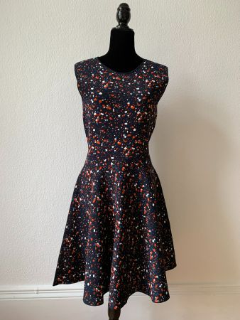 AKRIS punto: Exklusives blau gemustertes Kleid, 36