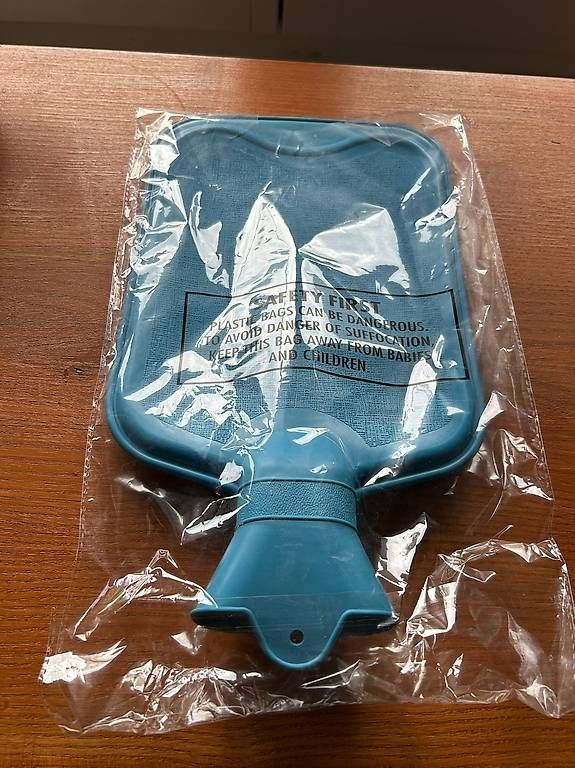 Sonstige antike Technik & Geräte: Wärmeflasche Gummi – Neu und originalverpackt aus Gümligen von ESCreativwork 1