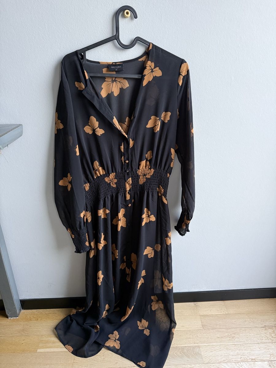 Vestiti: Schönes Herbstkleid mit Blättermuster, Grösse XS – Usato da Zürich venduto da Sandra-S