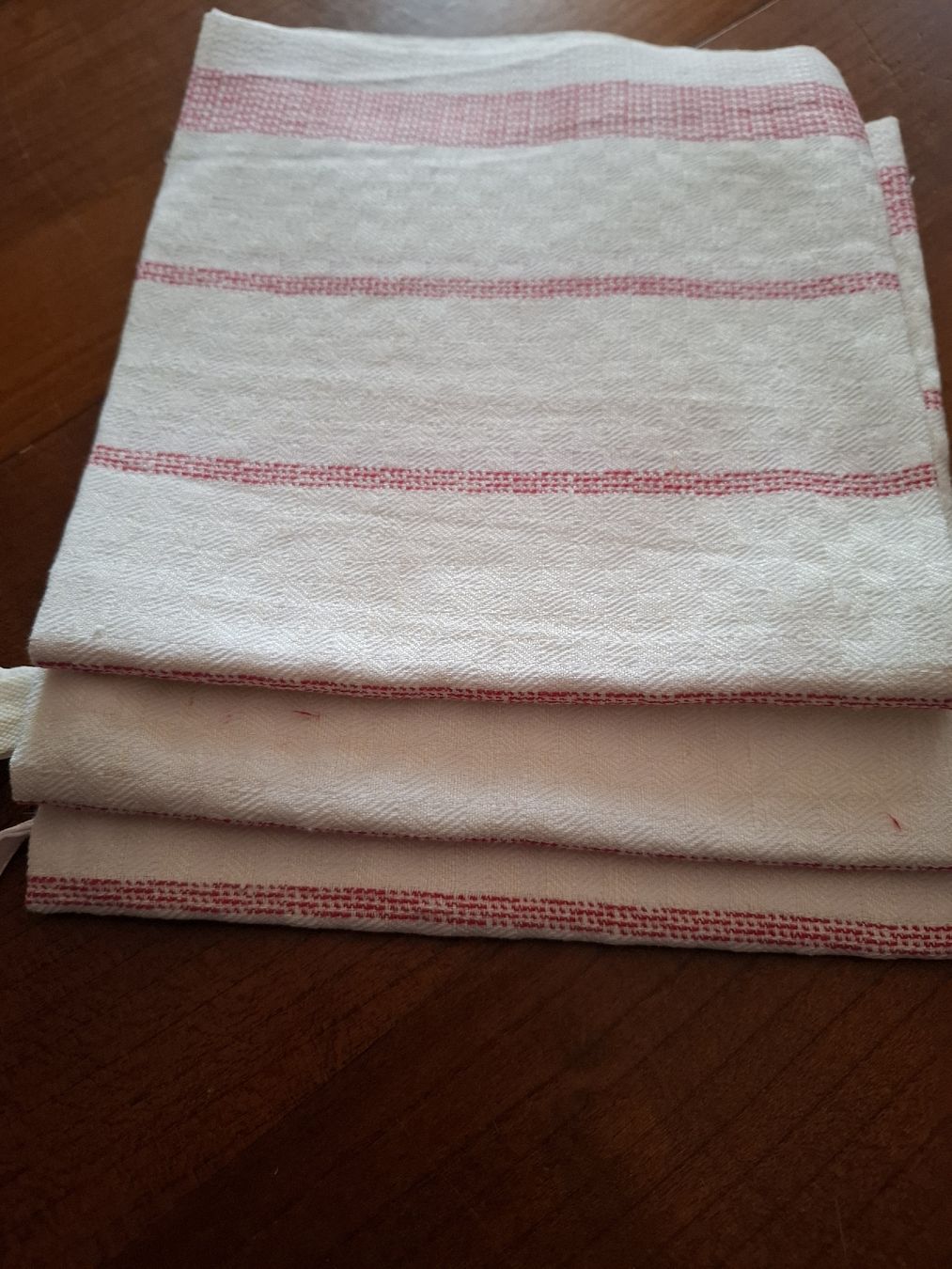 Tessuti: asciugapiatti bianchi a righe rosse 3 pezzi vintage  – Nuovo (secondo la descrizione) da Viganello venduto da sor_dcq8 1