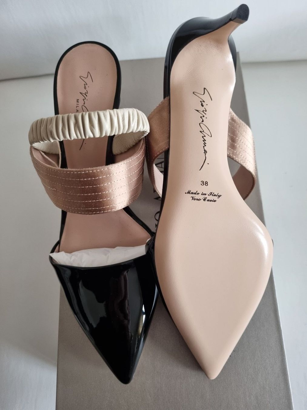 Armani Chaussures femmes: Armani Schue – Neuf (Voir description) à Arbedo par Gyn 3