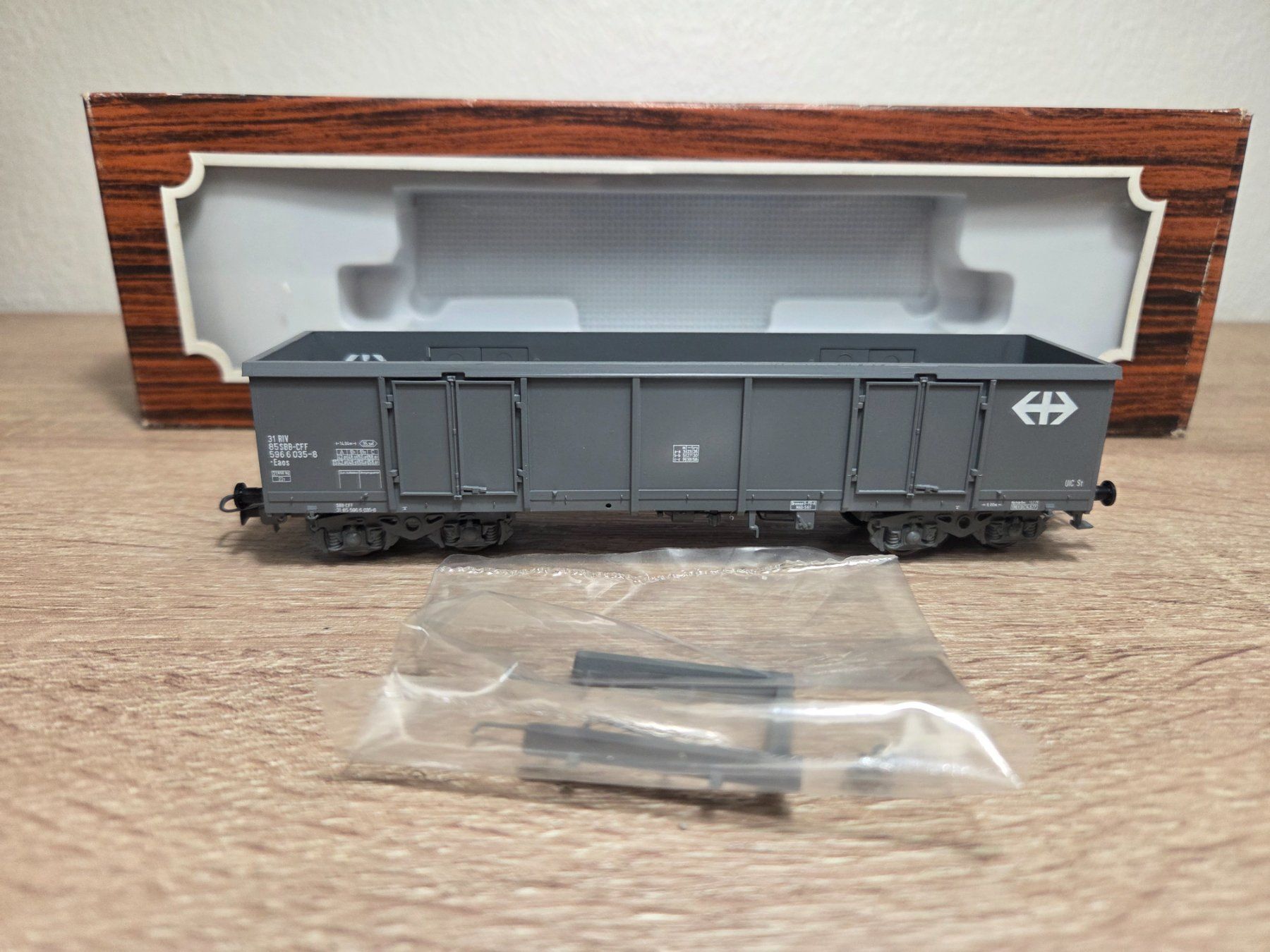 Liliput Modelleisenbahnen: Liliput 244 50 Güterwagen SBB H0 – Gebraucht aus St-Aubin-Sauges von Lo_Go 5