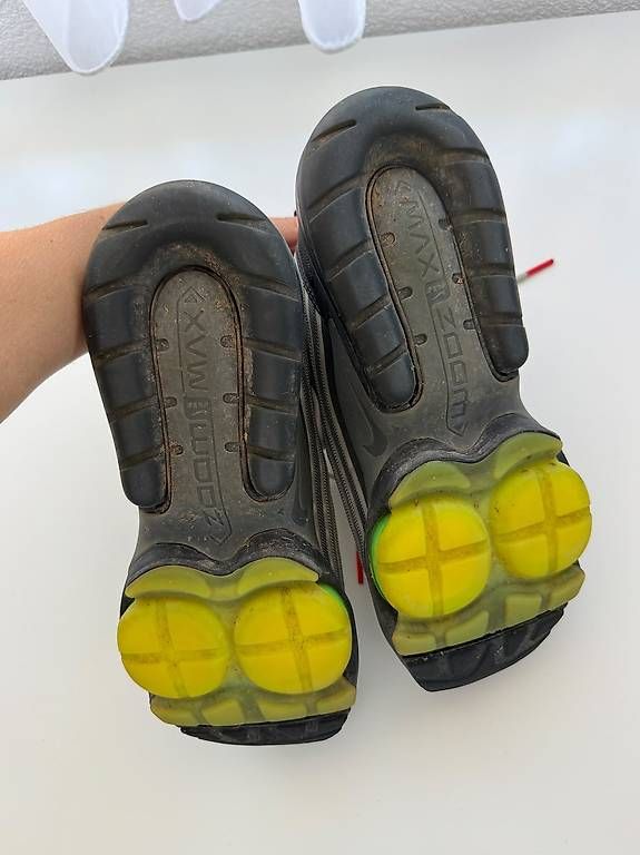 Herrenschuhe: NIKE AIR MAX 720, EU 43 – Gebraucht aus Niederhelfenschwil von Mileko 2