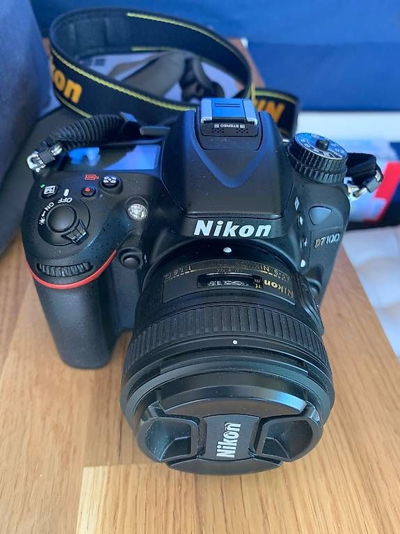 Nikon Kamera: Nikon D7100 avec objectifs et accessoires – Gebraucht aus Gampelen von Disabo