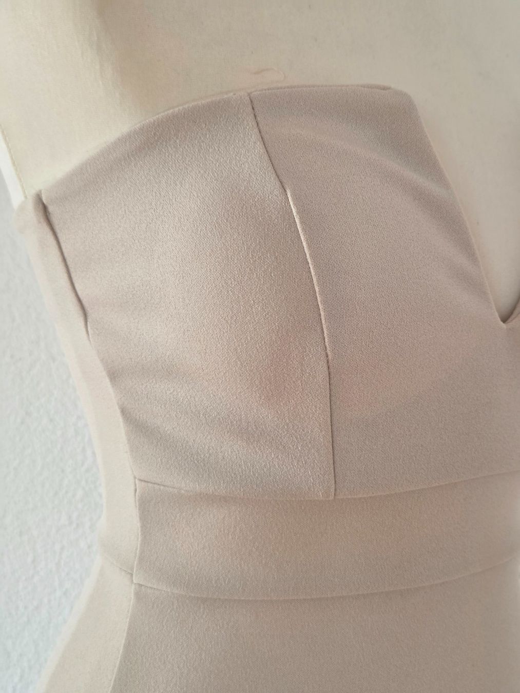 Wal G. Kleider: Elegantes trägerloses Kleid Wal G. – Gebraucht aus Wängi von Bibo4. 5